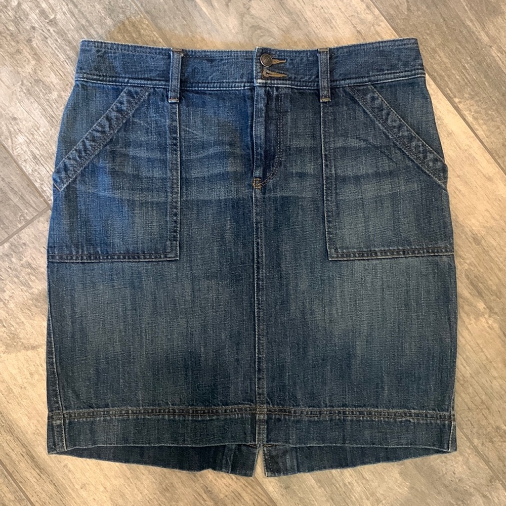 Loft brand denim skirt. Size 6. EUC. Worn 1x. Smoke free pet free home.